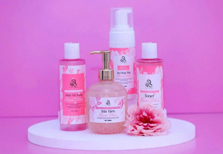 Bộ mỹ phẩm R.E.A.L COMESTIC